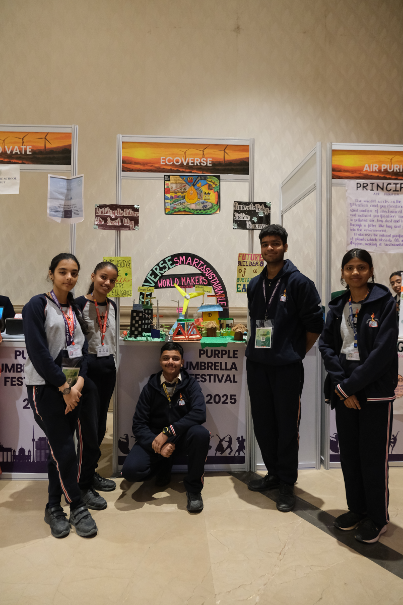 Innovation championship participants gathered with their projects