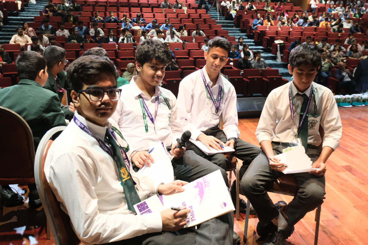 Quiz participants discussing a question in the auditorium